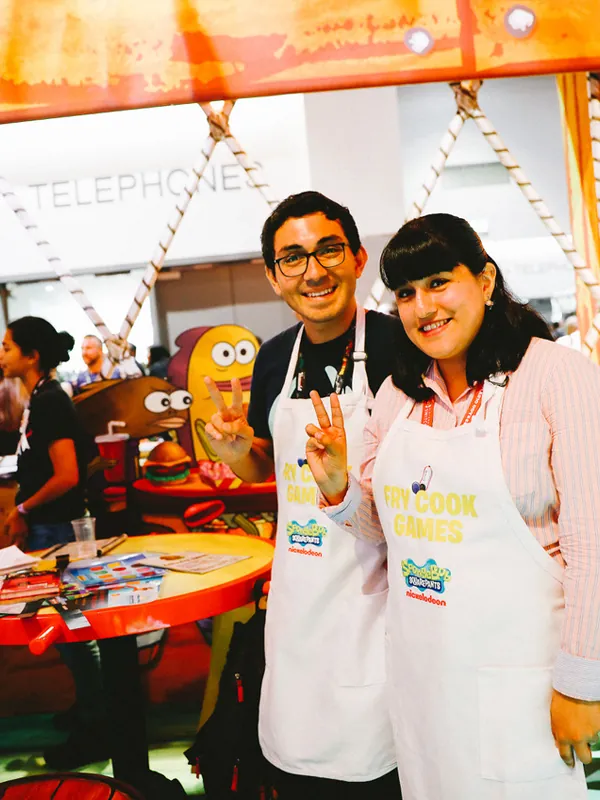nickelodeon employees experience krusty krab booth at comic con