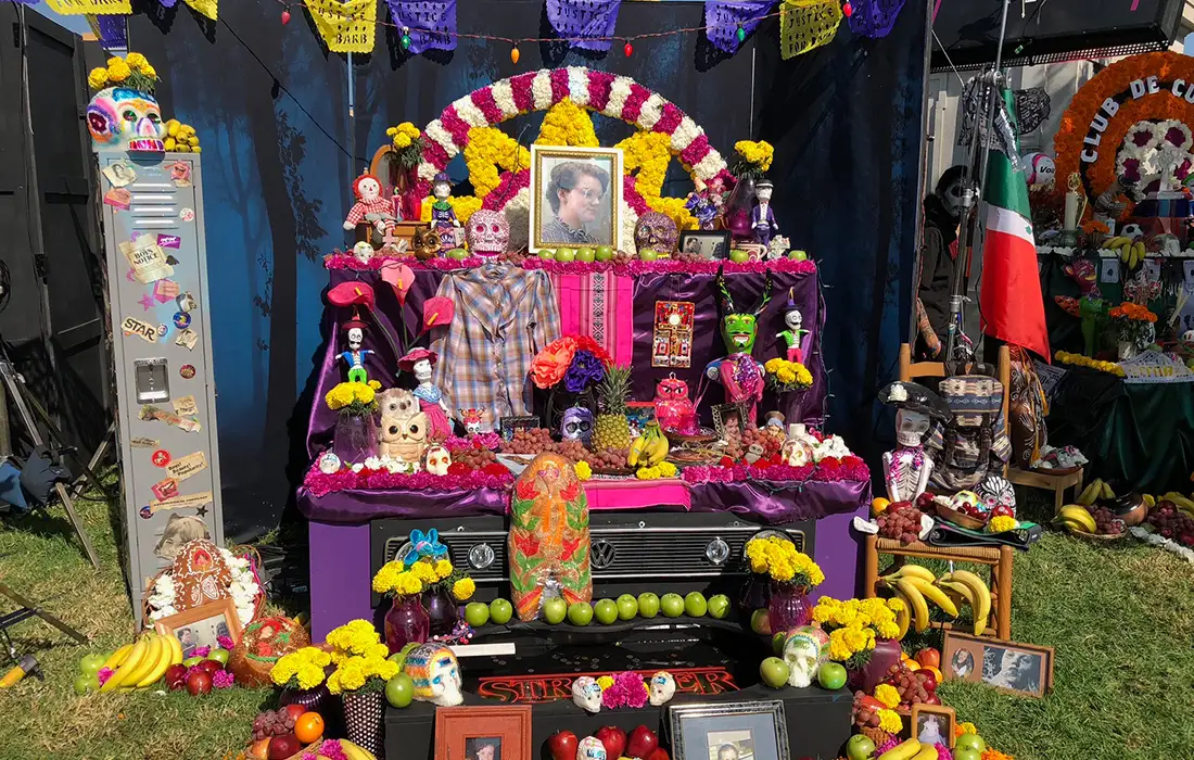 Netflix-Dia-de-los-Muertos-03-Event-at-Hollywood-Forever-Cemetary-Glow-Exhibitions-Events-Experiences-Projects