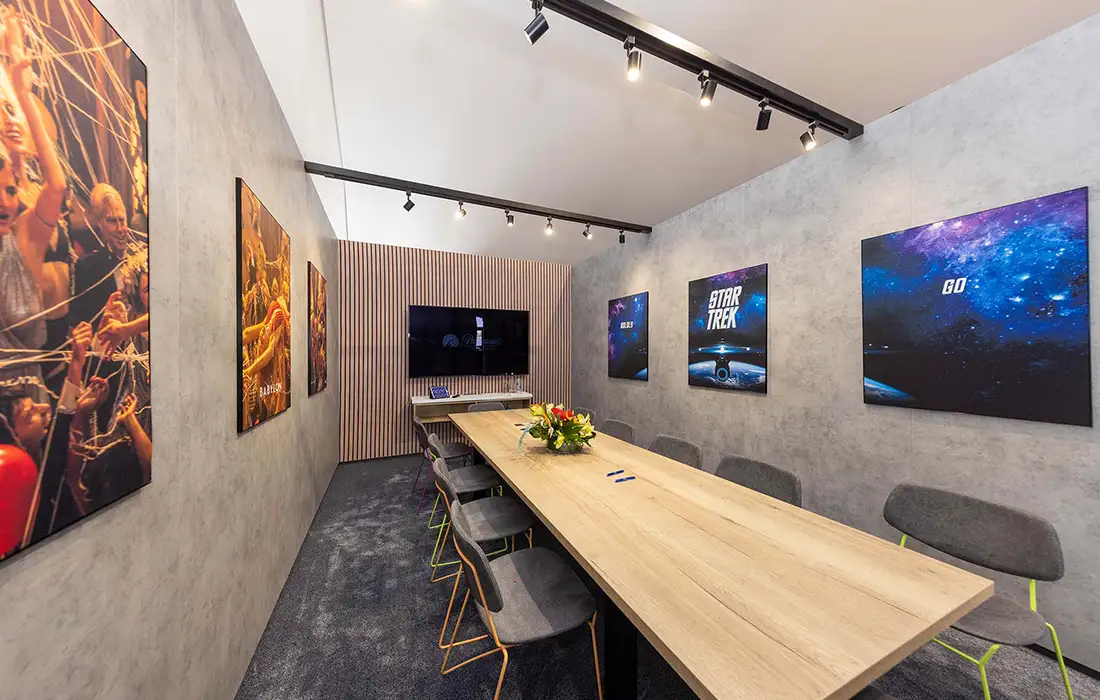 Paramount-09-MIPCOM-Cannes-Glow-Exhibitions-Events-Experiences_Projects