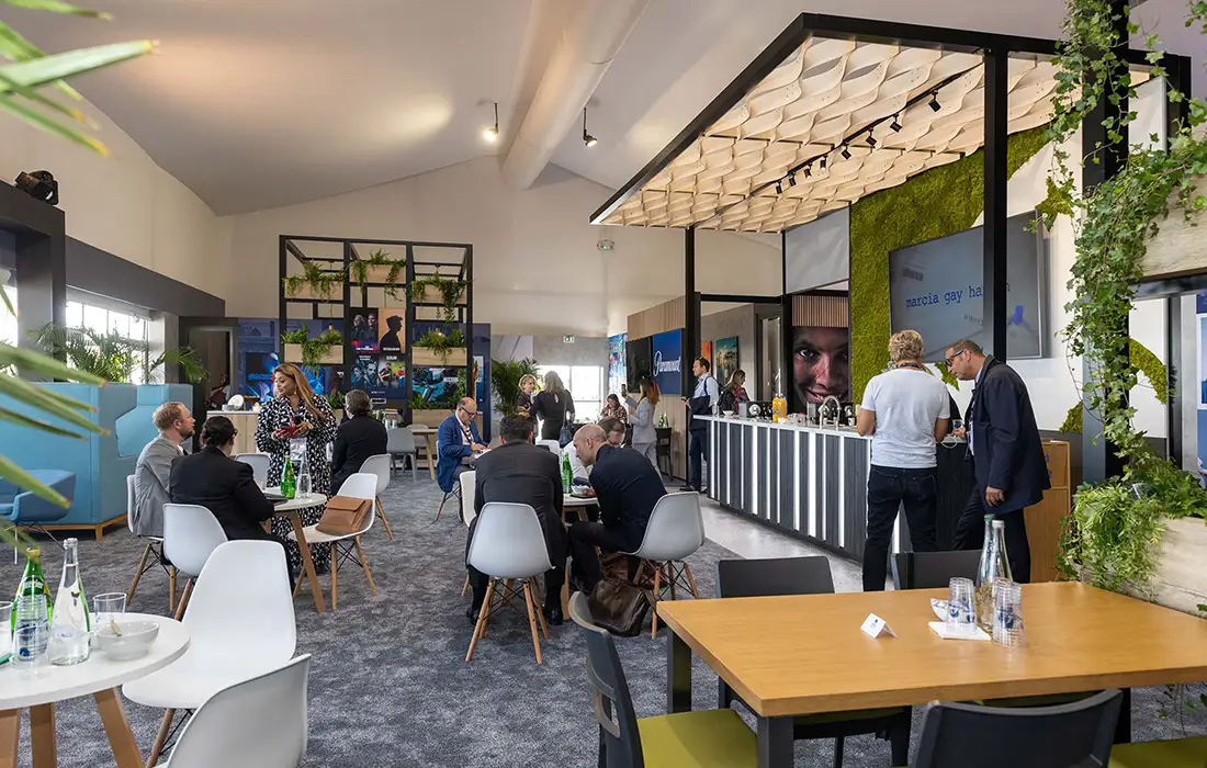 Paramount-10-MIPCOM-Cannes-Glow-Exhibitions-Events-Experiences_Projects