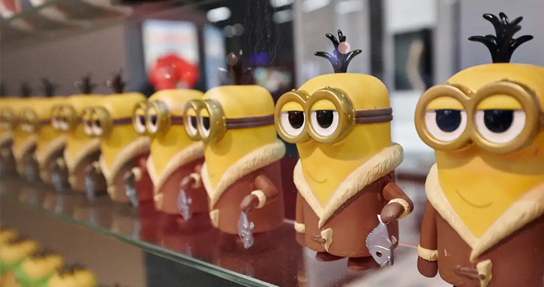 Universal-booth-2016-Las-Vegas-minions-Glow-Exhibitions-Events-Experiences
