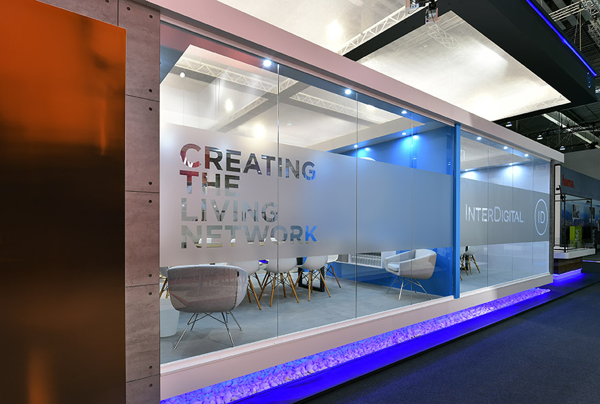 Interdigital-00-Booth-Graphics-at-MWC-Mobile-World-Congress-Glow-Exhibitions-Events-Interiors