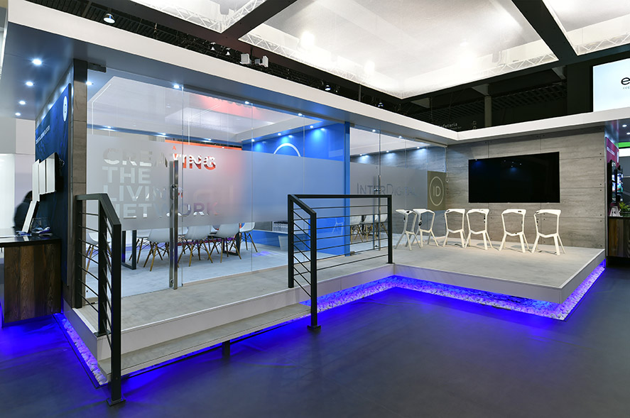 Interdigital-02-Booth-Graphics-at-MWC-Mobile-World-Congress-Glow-Exhibitions-Events-Interiors