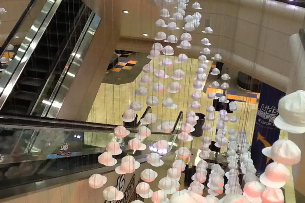 Lids-010-Super-Bowl-Pop-Up-Glow-Exhibitions-Events-Experiences
