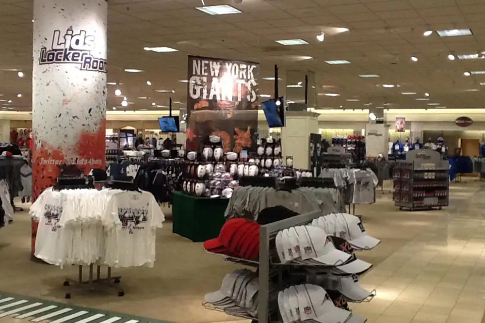 Lids-013-Super-Bowl-Pop-Up-Glow-Exhibitions-Events-Experiences