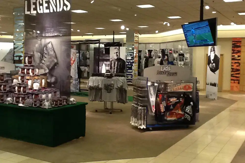 Lids-02-Super-Bowl-Pop-Up-Glow-Exhibitions-Events-Experiences-Projects-Small