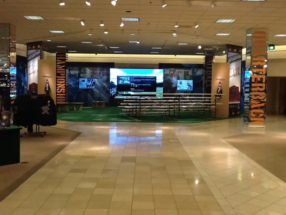 Lids-06-Super-Bowl-Pop-Up-Glow-Exhibitions-Events-Experiences