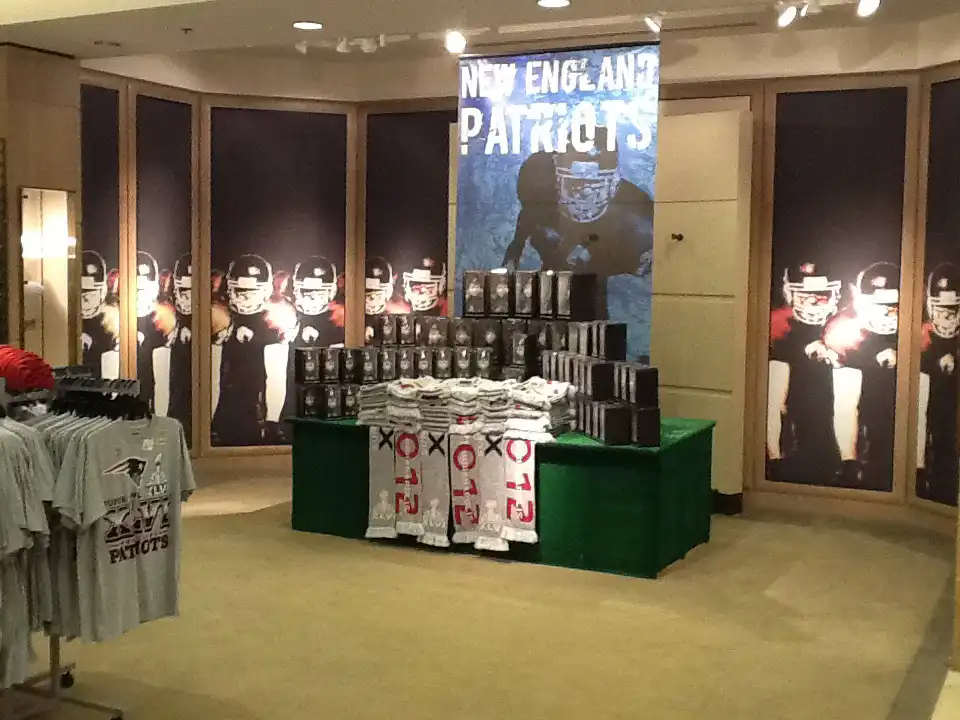 Lids-07-Super-Bowl-Pop-Up-Glow-Exhibitions-Events-Experiences