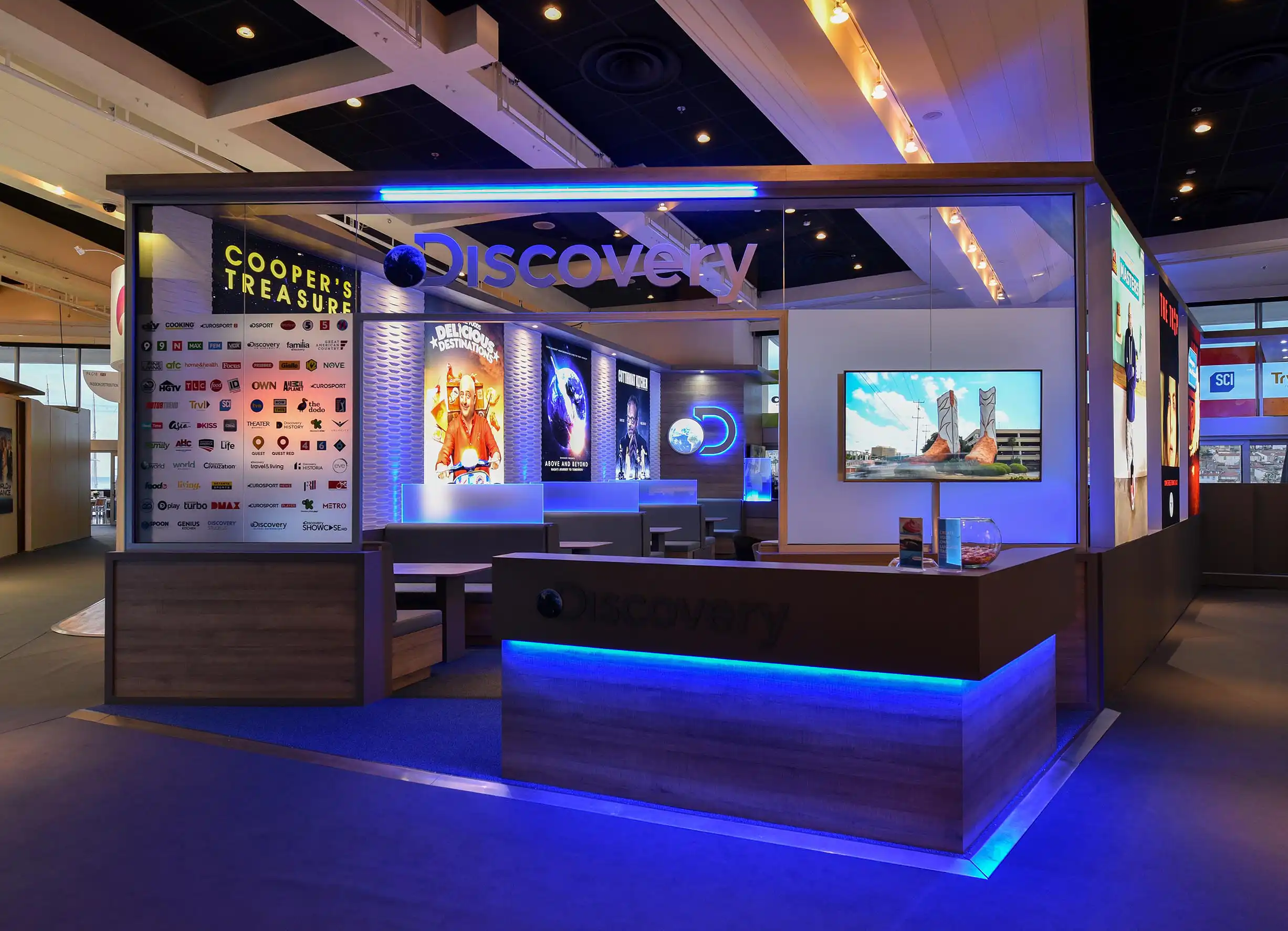 NBCU-03-Booth-Graphics-at-Mipcom-Glow-Exhibitions-Events-Interiors-Projects-Large