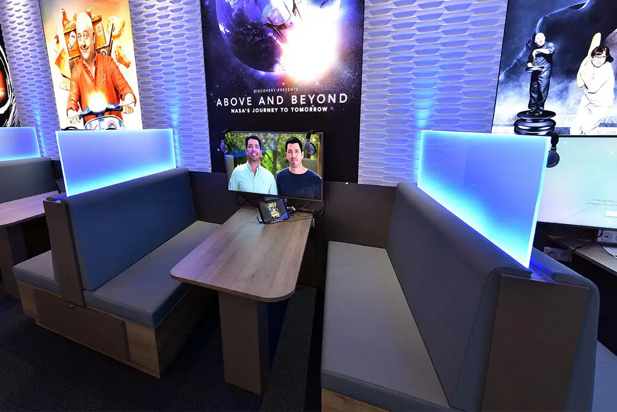 NBCU-04-Booth-Graphics-at-Mipcom-Glow-Exhibitions-Events-Interiors-Projects-Small