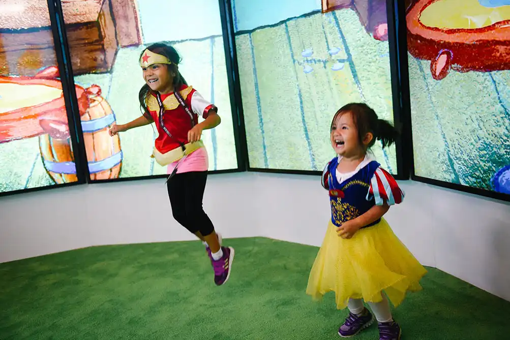 Nickelodeon-06-Booth-Graphics-at-SDCC-2017-San-Diego-Comic-Con-Glow-Exhibitions-Events-Experiences-Projects-Small