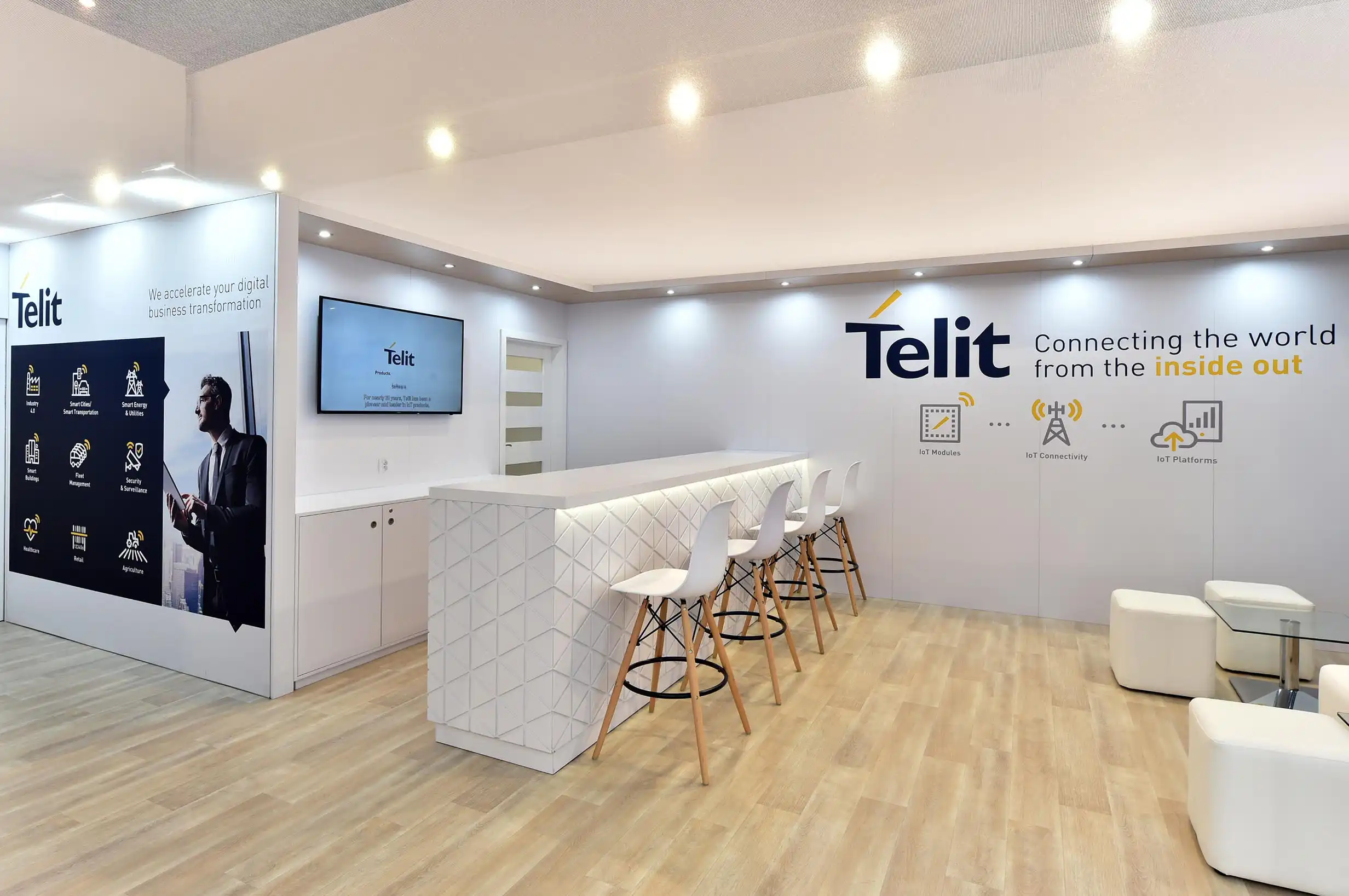 Telit-01-Booth-Graphics-at-MWC-Mobile-World-Congress-Glow-Exhibitions-Events-Interiors-Projects-Large