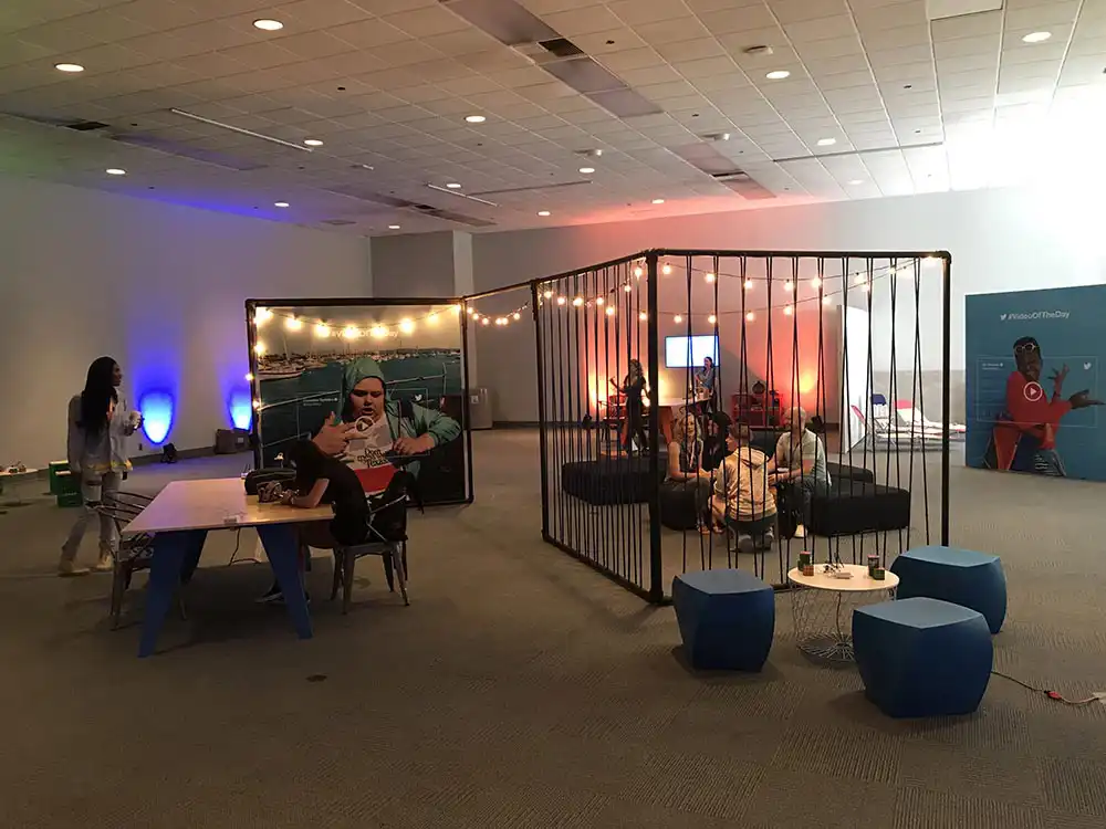 Twitter-02-Event-at-Vid-Con-2017-Glow-Exhibitions-Events-Experiences-Projects-Small
