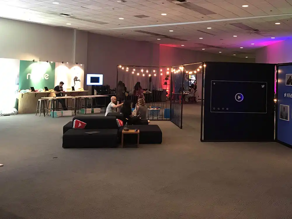 Twitter-03-Event-at-Vid-Con-2017-Glow-Exhibitions-Events-Experiences-Projects-Small